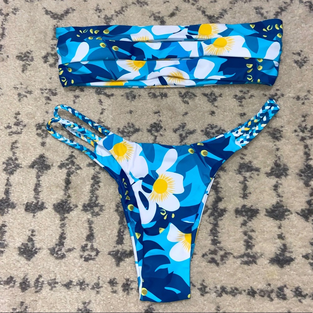 Size Small ZAFUL Blue Yellow Tropical Print Tube Top Cheeky Bikini Set